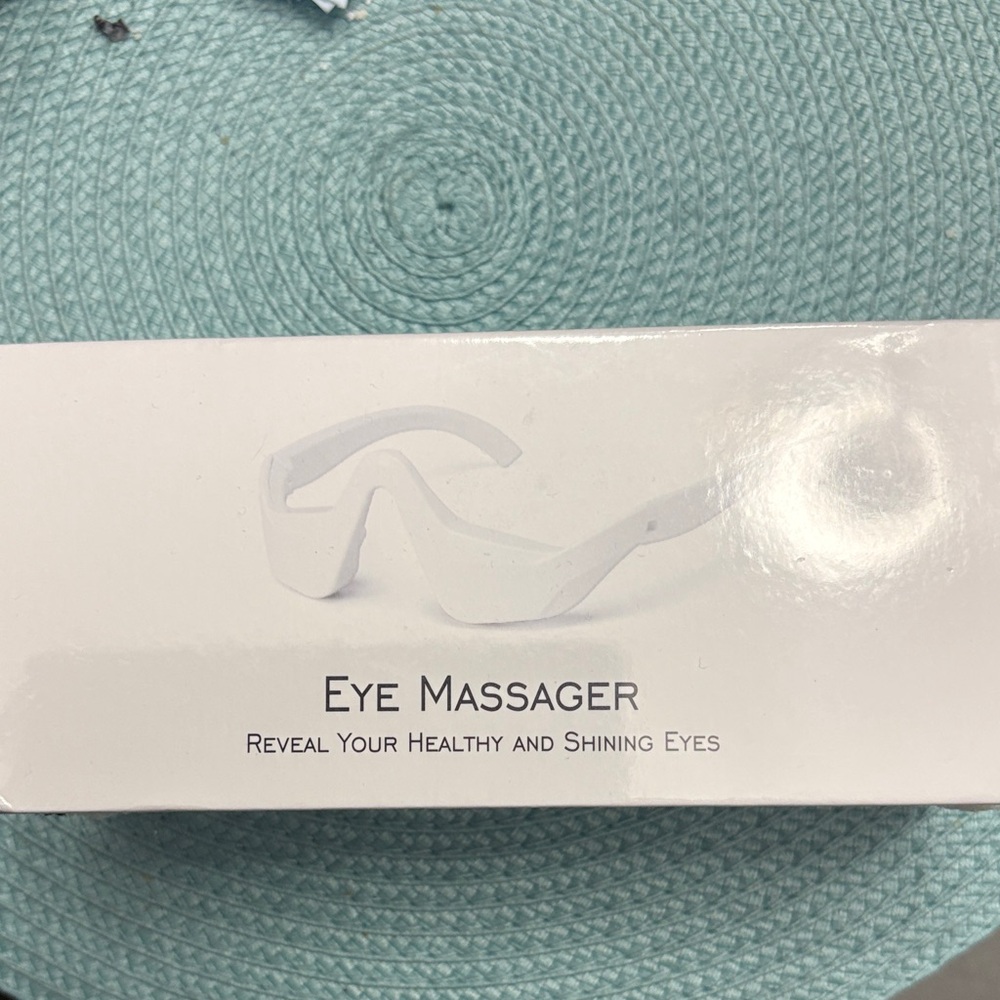 White Eye Massager for Refreshing Comfort